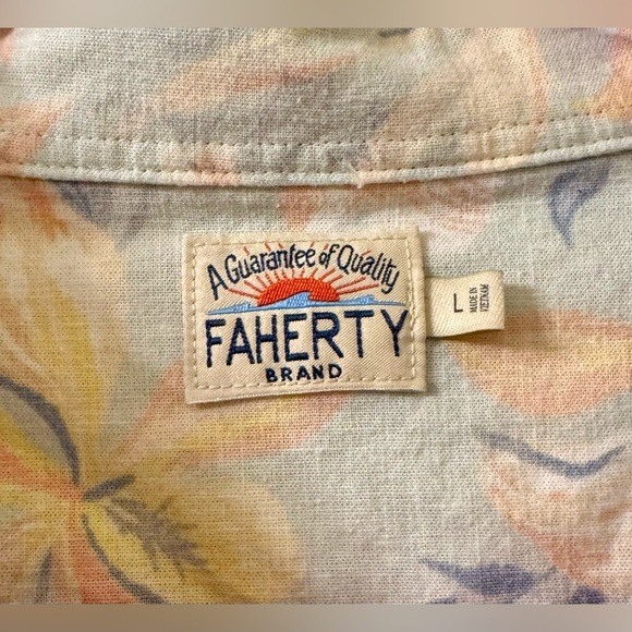 Faherty Men's Floral Button Down Shirt - Cream and Blue - Picture 3 of 4